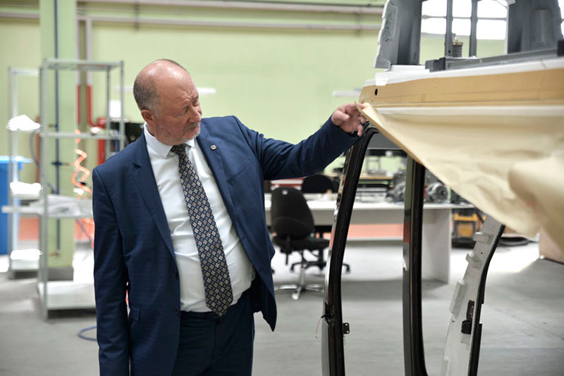 Anatoly Yunitskiy has supervised the work progress on creating the first full-scale samples of SkyWay rolling stock, which are being prepared to be shipped to InnoTrans 2016 trade fair in Berlin