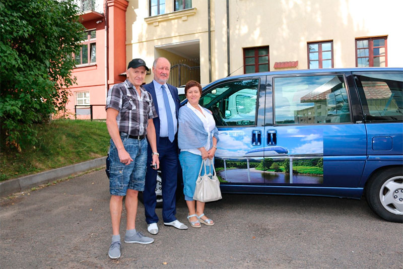 Just last week, partners from Germany visited the office of SkyWay Technologies Co. in Minsk. Oleg Pavalyaev and Valentina Kuptsova, a married couple from Waldkraiburg, a city near Munich, devoted their vacation to organization of promotion tour. The aim of it is to popularize SkyWay technologies and increase loyalty of population in Germany, Poland, Belarus and Russia to them. The route of the tour runs from Waldkraiburg to St. Petersburg and back. Travelling along the territories of Belarus and Russia in a car, decorated with a SkyWay logo, the couple makes stops in main population centres and conducts conferences devoted to SkyWay technologies