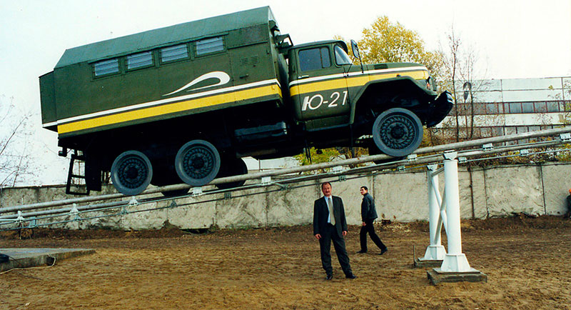 A.Yunitskiy demonstrates viability of track structure standing under a 15 ton truck ZIL-131