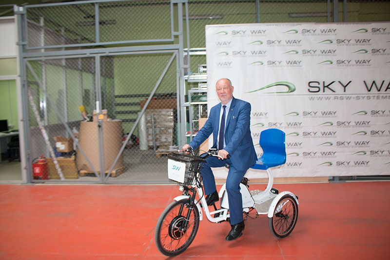 14:33 - Anatoly Yunitskiy on the electric bike designed in Skyway Technologies Co. and built by specialists of the experimental production facility Unibus
